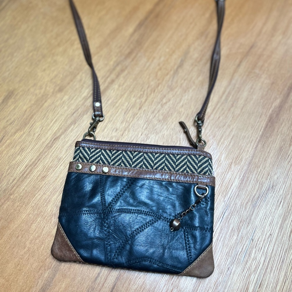 Vaan & Co up-cycled leather crossbody purse